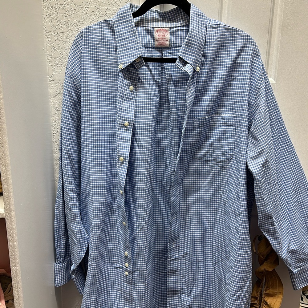 Brooks brothers men’s blue and white shirt